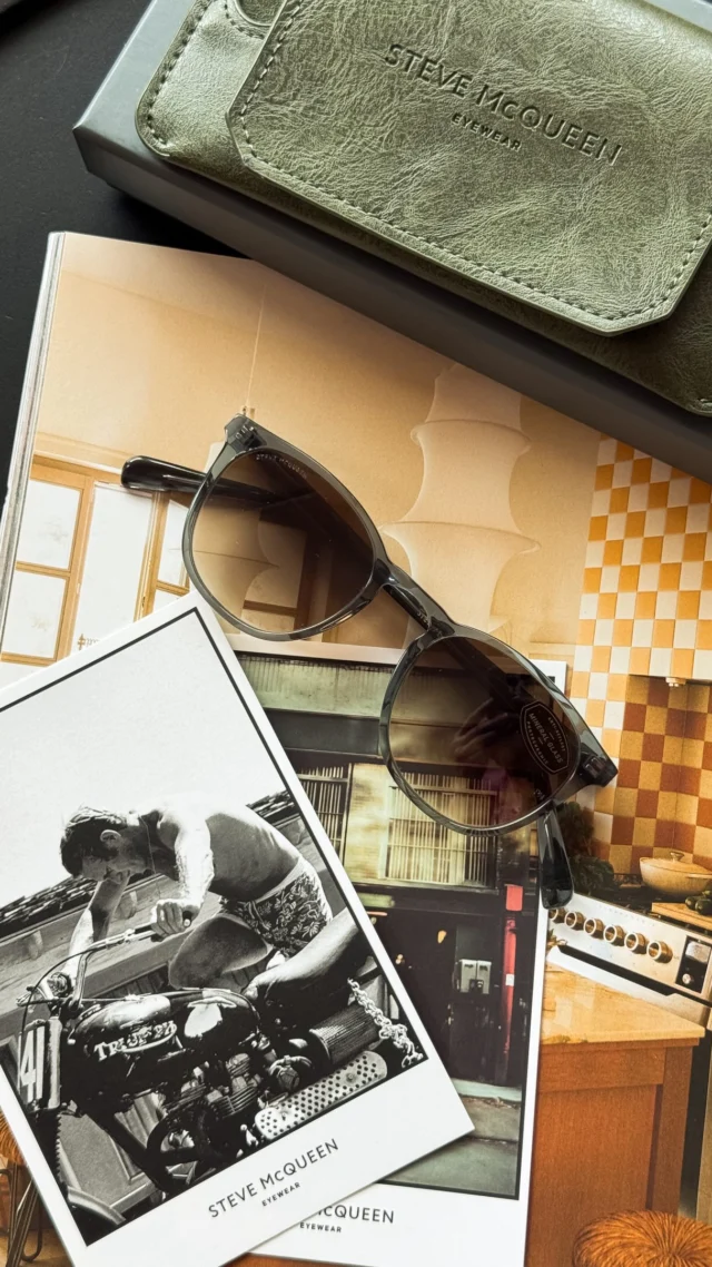 Legenda filmskega platna. Ikona stila. 🕶️

➡️ Steve McQueen je tudi desetletja pozneje sinonim za samozavesten, sproščen in brezčasen stil. 😎 

Kolekcija sončnih in korekcijskih očal brez odvečnih dodatkov, a z veliko osebnosti odraža njegov edinstveni značaj. 😁

📍Odkrijte Steve McQueen Eyewear v Optiki Poljšak. 

#optikapoljsak #novomesto